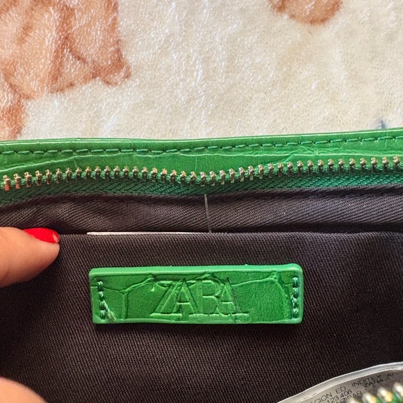 Zara Vibrant Green Croc-Embossed Shoulder Bag - Picture 4 of 4